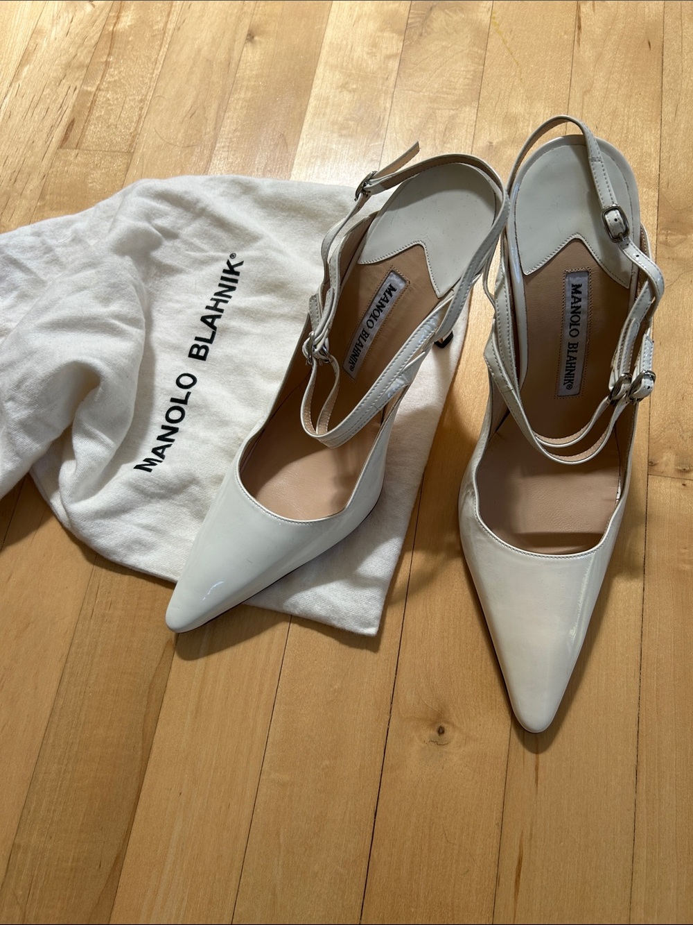NWOB Manolo Blahnik White Patent Leather Pointed Slingback Pumps
